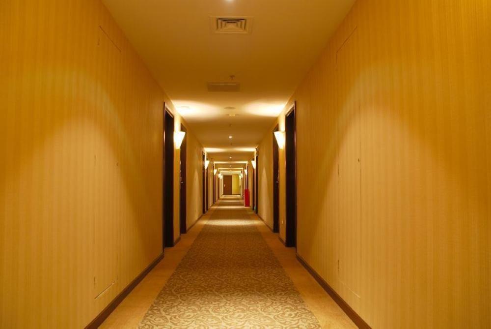 Vienna Hotel Guangzhou Shaheding Metro Station Buitenkant foto